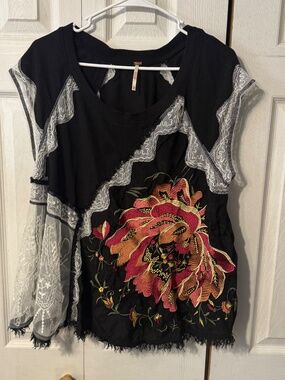 Free People In Bloom Twisted Tee - Size Women's XS